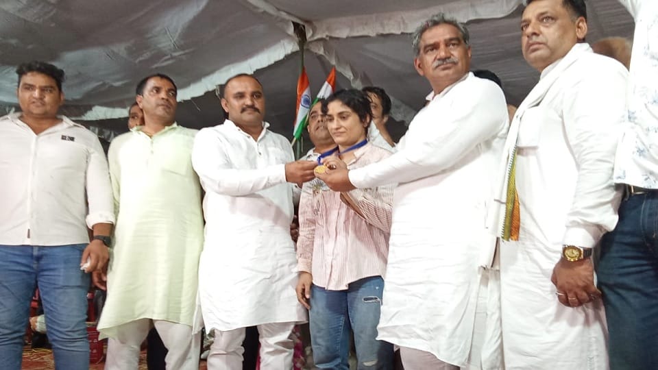 Vinesh Phogat's grand welcome in her ancestral village Balali in Charkhi Dadri