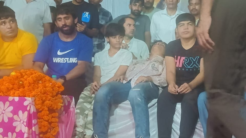 Vinesh Phogat's grand welcome in her ancestral village Balali in Charkhi Dadri