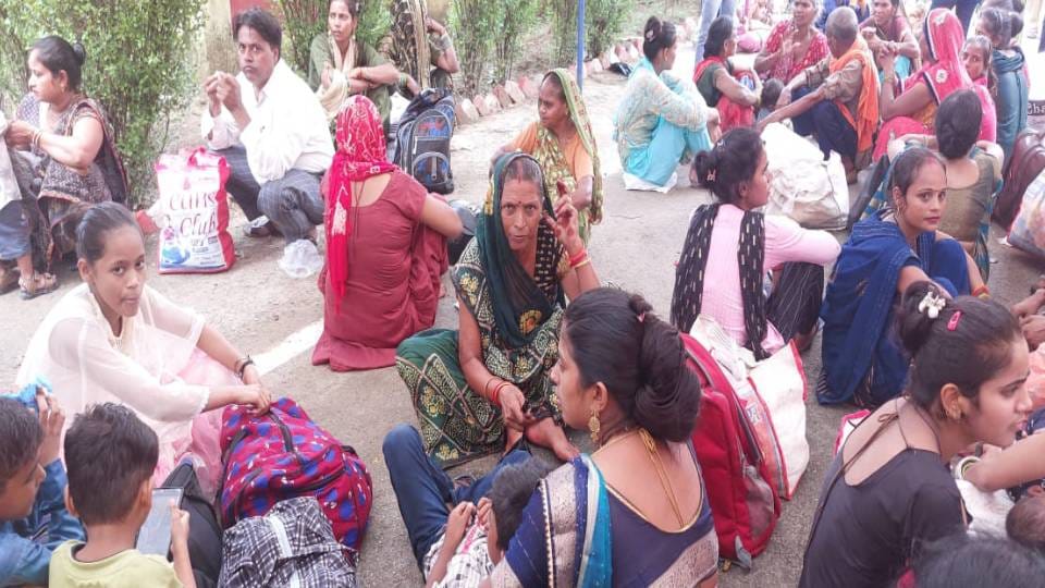 no arrangements for sisters who came to tie Rakhi to their brothers in central jail in Agra