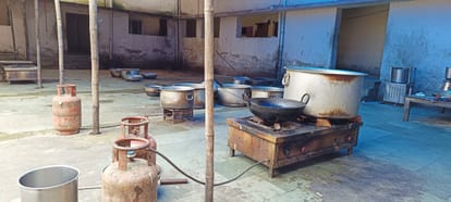 Bihar News: Uproar after food poisoning in Supaul, 935 BSAP jawans on hunger strike; poor food quality