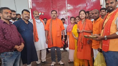 Bihar: On occasion of Rakshabandhan, sisters reached Nawada jail to tie Rakhi to their prisoner brothers