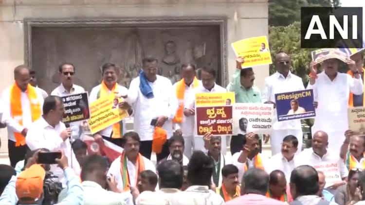 Muda Scam: Politics Heated Up Due To Governor’s Order To Prosecute Cm Siddaramaiah, Bjp-congress Protest – Amar Ujala Hindi News Live