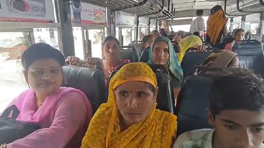 There was a huge crowd of women at the bus stand on the occasion of Rakshabandhan festival,