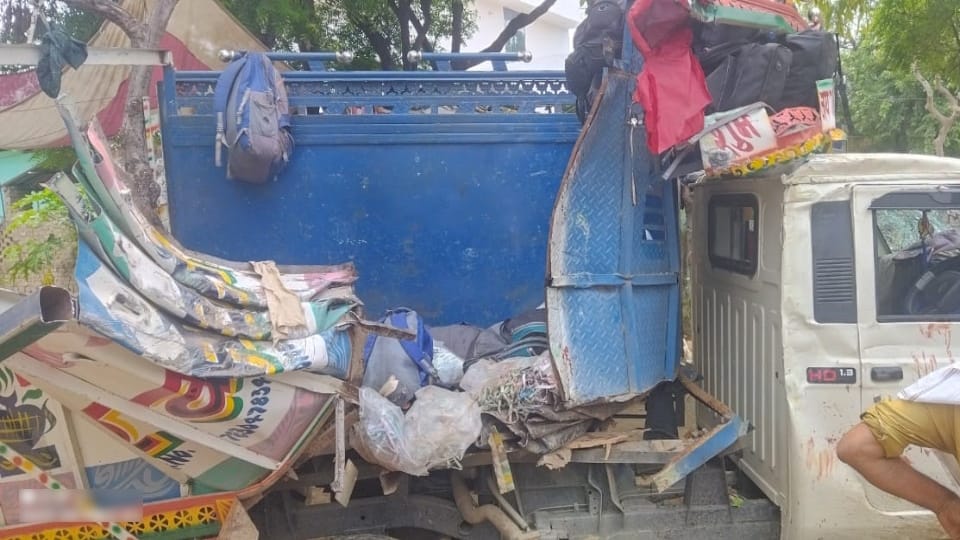 Bulandshahr Accident bus collided with a pickup on Raksha Bandhan many dead, 29 injured