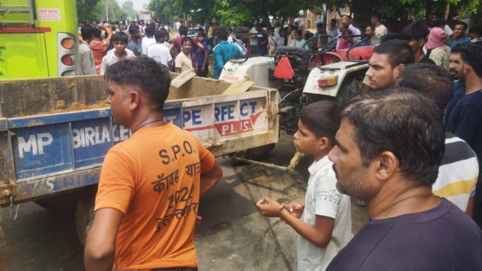 Bulandshahr Accident bus collided with a pickup on Raksha Bandhan many dead, 29 injured