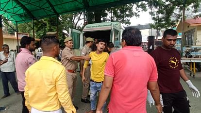 बुलंदशहर हादसा: सड़क पर फैले थे खून से लथपथ घायल...इस पार्टी के नेता की है टक्कर मारने वाली बस; देखें तस्वीरें Bulandshahr accident injured were lying on road soaked in blood Magisterial probe conducted Salempur accident