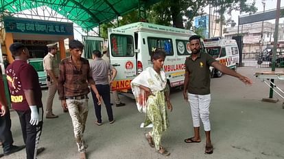 बुलंदशहर हादसा: सड़क पर फैले थे खून से लथपथ घायल...इस पार्टी के नेता की है टक्कर मारने वाली बस; देखें तस्वीरें Bulandshahr accident injured were lying on road soaked in blood Magisterial probe conducted Salempur accident