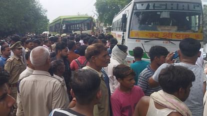 बुलंदशहर हादसा: सड़क पर फैले थे खून से लथपथ घायल...इस पार्टी के नेता की है टक्कर मारने वाली बस; देखें तस्वीरें Bulandshahr accident injured were lying on road soaked in blood Magisterial probe conducted Salempur accident