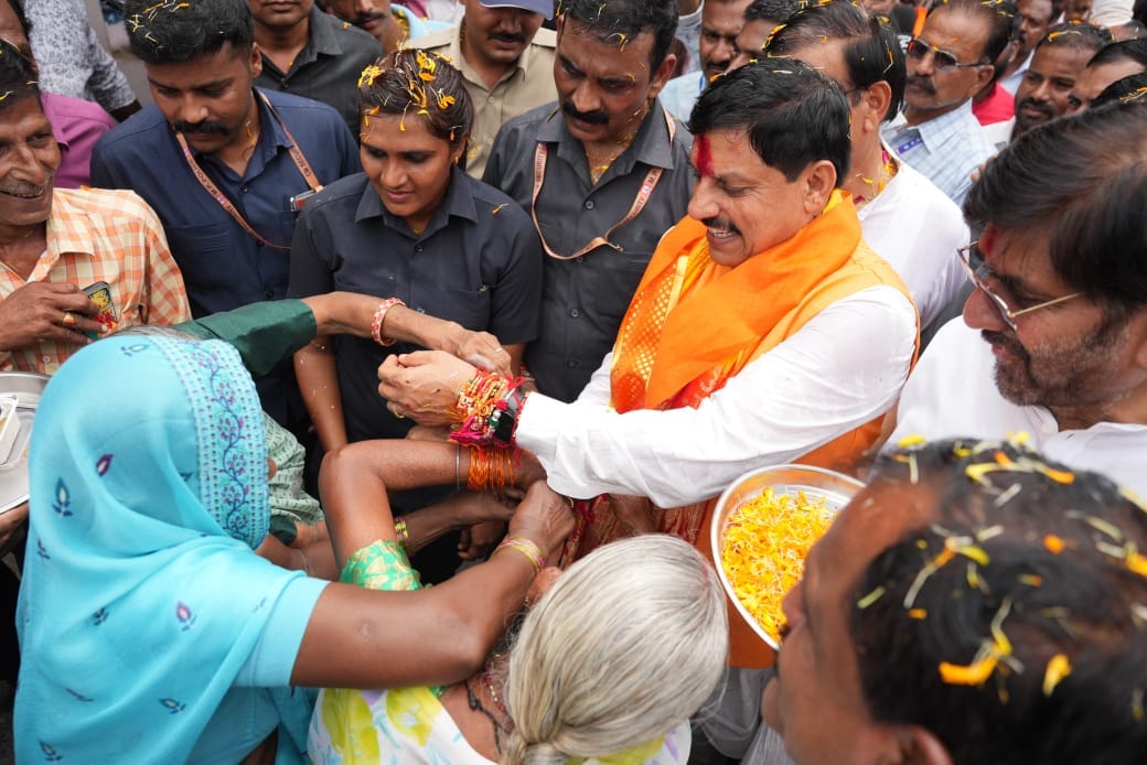 Know what happened when Chief Minister Dr. Yadav suddenly reached the house of his beloved sisters....