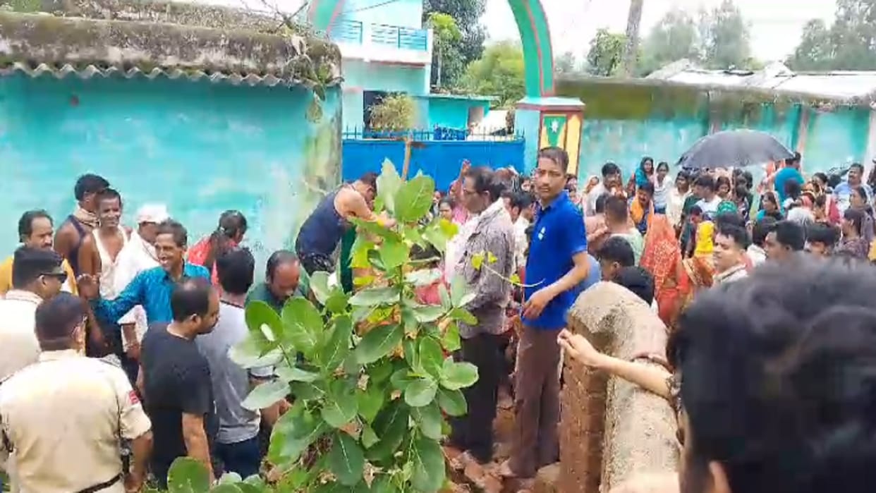 Gaurela Pendra Marwahi Two groups clashed over cremation of dead body