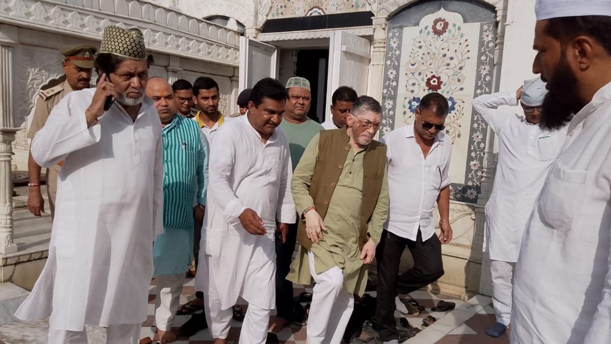 Jharkhand Governor Santosh Gangwar paid tribute to Shabbu Miyan in Bareilly
