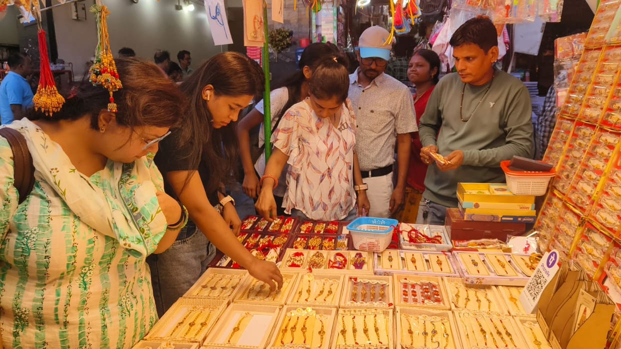 Raksha Bandhan 2024 Shubh Muhurat Tie Rakhi according date of birth and zodiac sign