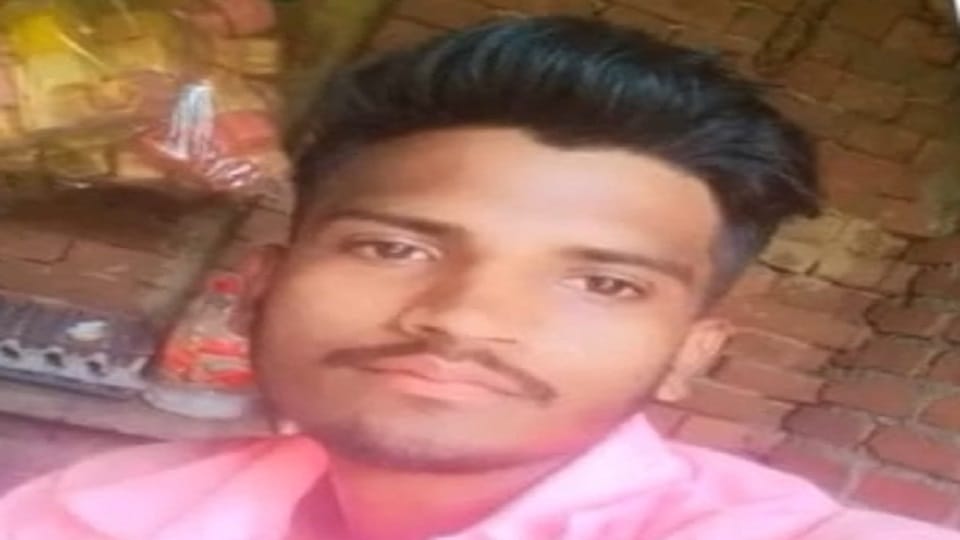 Mother and son riding a bike died in a collision with a truck, the woman was going to tie Rakhi to her brother