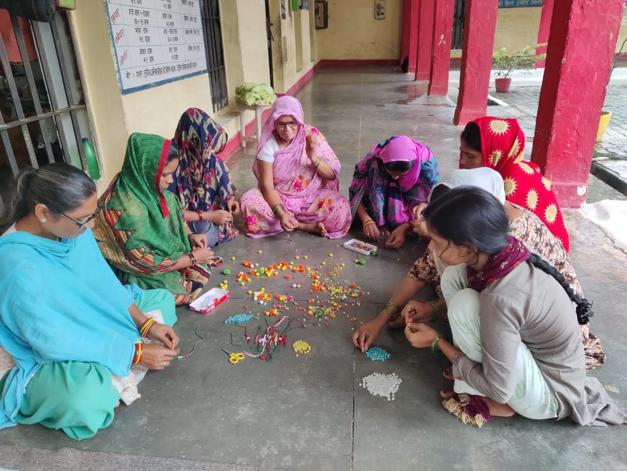 Sitapur News: Rakhi made by Rabia adorned on Ravi's wrist