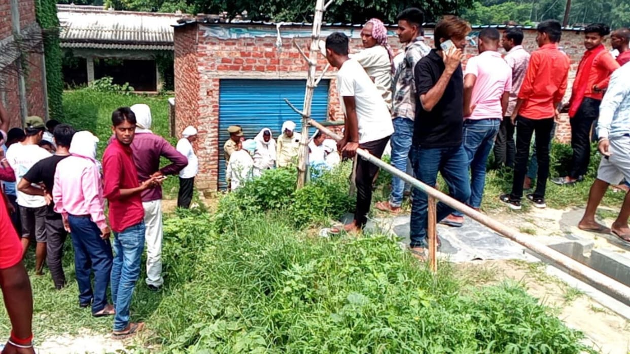 Leopard attacked and killed 11 goats in Azamgarh