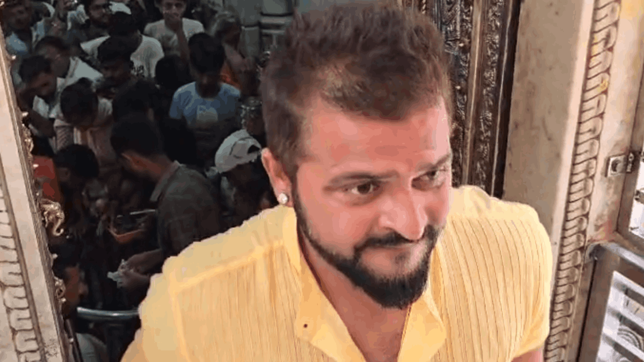 Sawan Somwar Delhi-NCR Suresh Raina reached Dudheshwarnath temple with his wife see photo