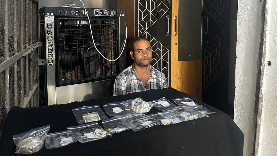 6th accused who carried out theft at 20 places arrested goods worth lakhs of rupees seized in Kabirdham