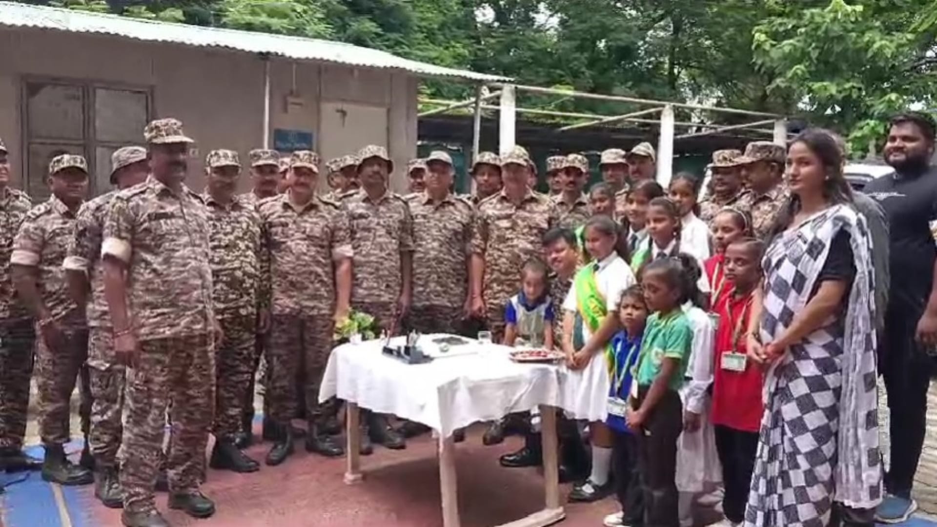Rakshabandhan 2024: School girls tied Rakhi on wrists of CRPF soldiers in Gaya