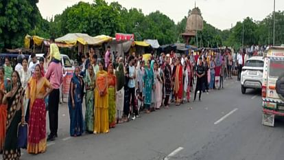 Sisters took full advantage of free travel in roadways buses in Agra lot of trouble due to crowd