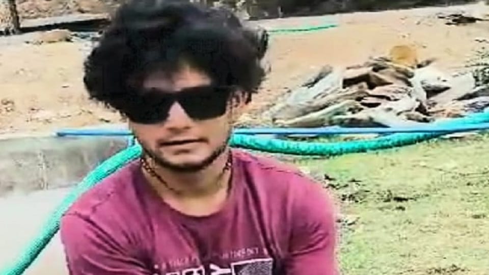 Sunil Singh Bisht started pearl farming by making barren fields fertile in almora