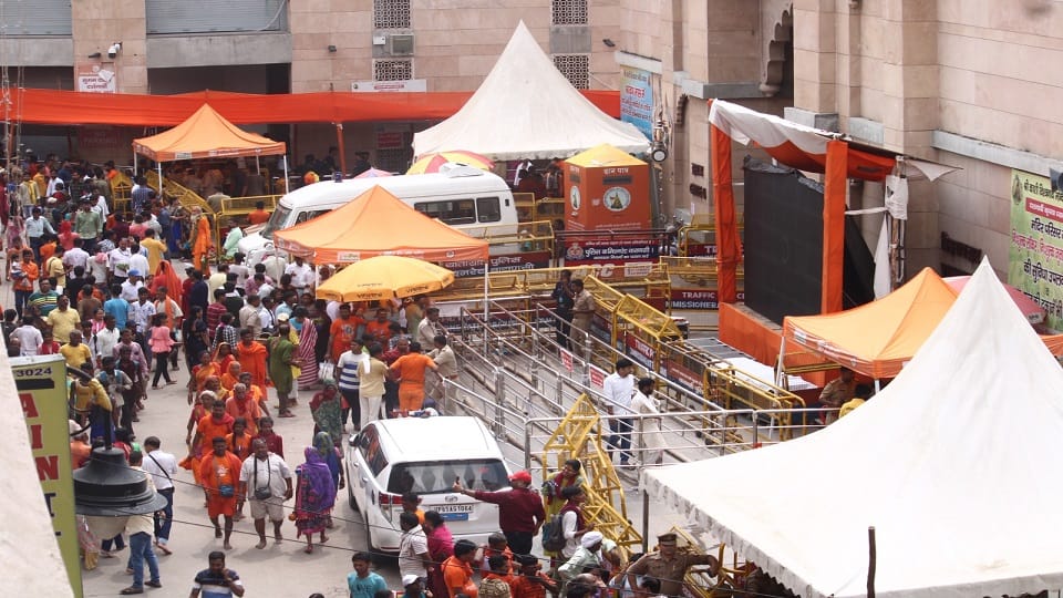 More than 53.84 lakh devotees visited Baba Vishwanath in Sawan in Varanasi