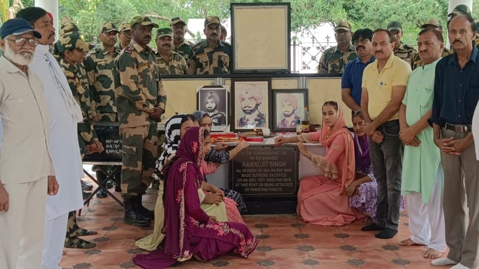 Martyr Kamaljit Singh his mausoleum in Simble village of pathankot Rakhi tied for 53 years emotional story