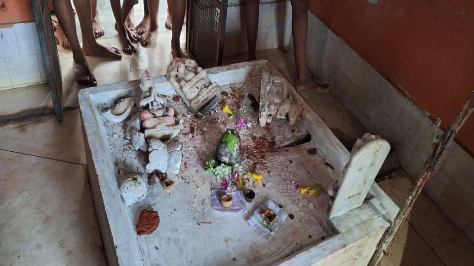 Shiva temple 100 year old in Etah was vandalized statues were damaged anger among villagers