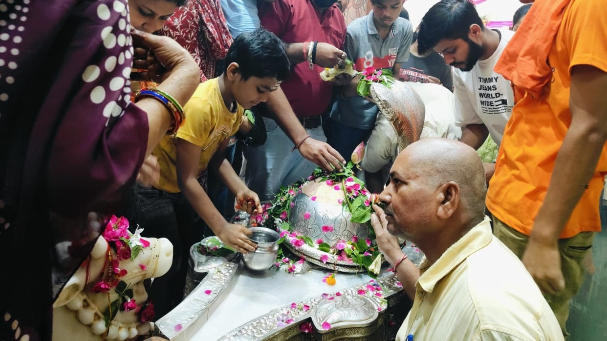 devotees gathered in Shiva temples on Sawan Somvar