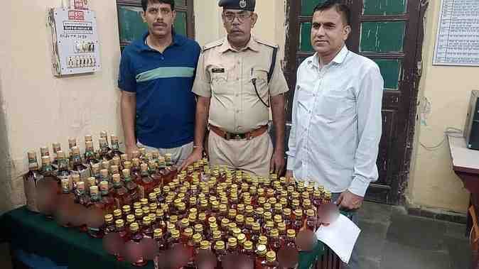 Sirohi News: Liquor smuggling in New Delhi-Ahmedabad Ashram Express train