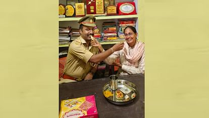 Police man celebrate Rakshabandhan with Muslim woman in Ayodhya.