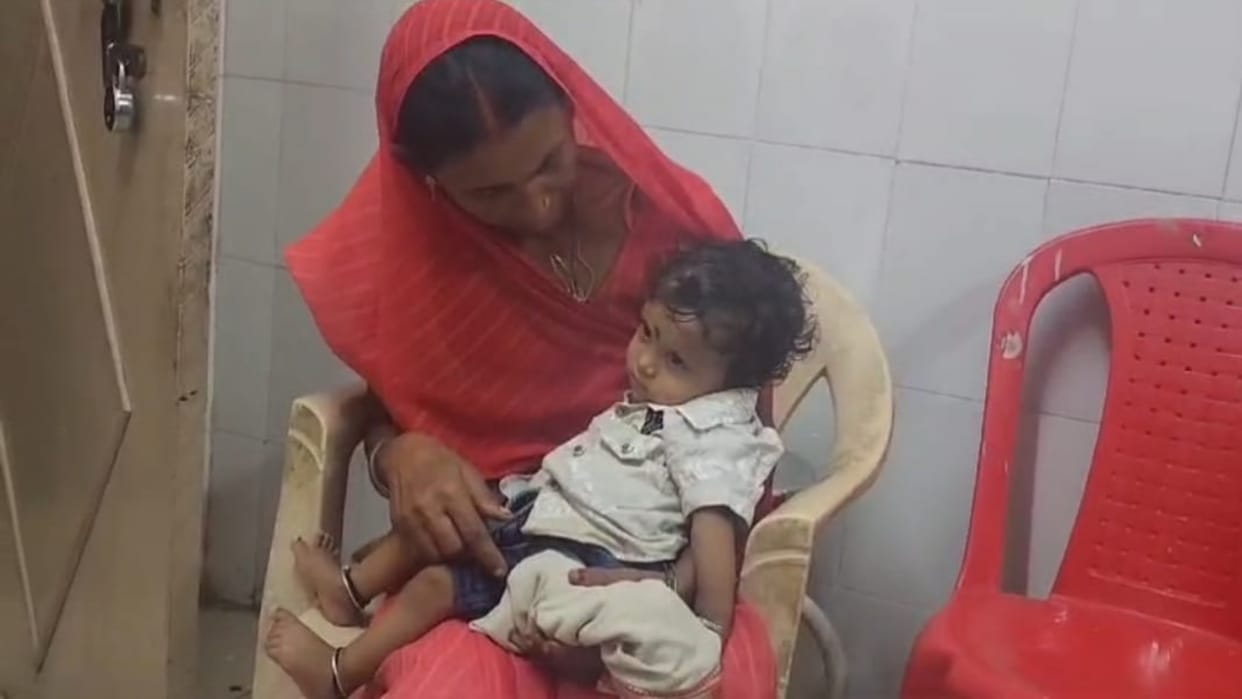 Bihar News: a one-year-old child killed a snake by chewing it in his mouth in Gaya, Bihar Viral News