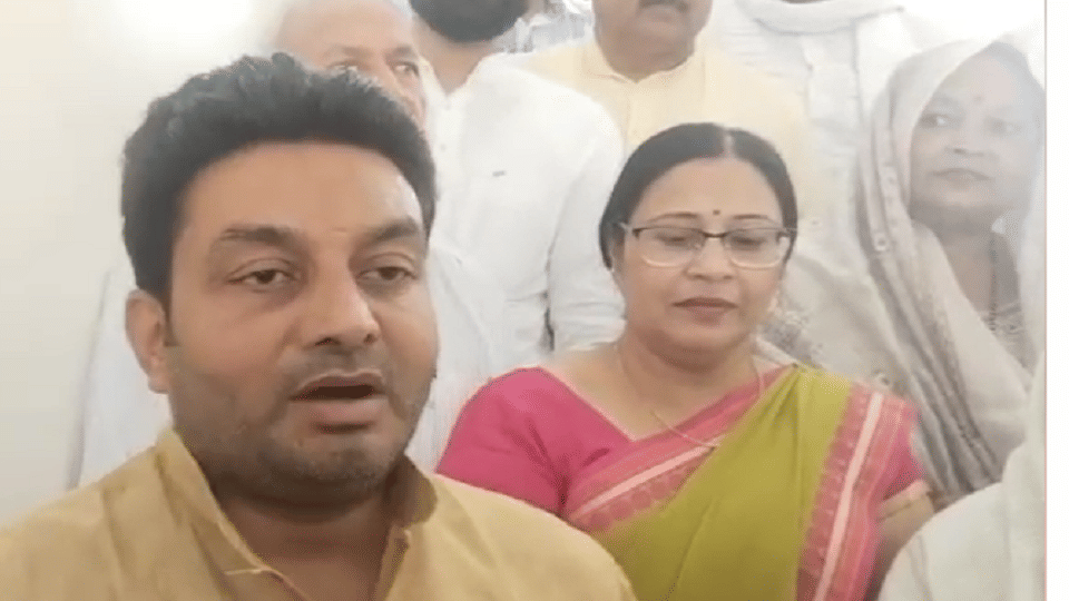 Shamli: Clash over not calling JIP meeting, former president stopped from holding press conference, ruckus