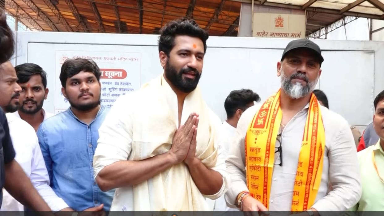 vicky kaushal seeks blessings of siddhivinayak mandir unveils his teaser first look from chhaava pics viral