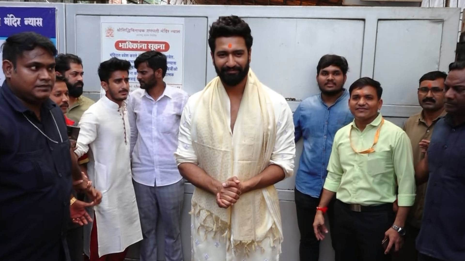 vicky kaushal seeks blessings of siddhivinayak mandir unveils his teaser first look from chhaava pics viral