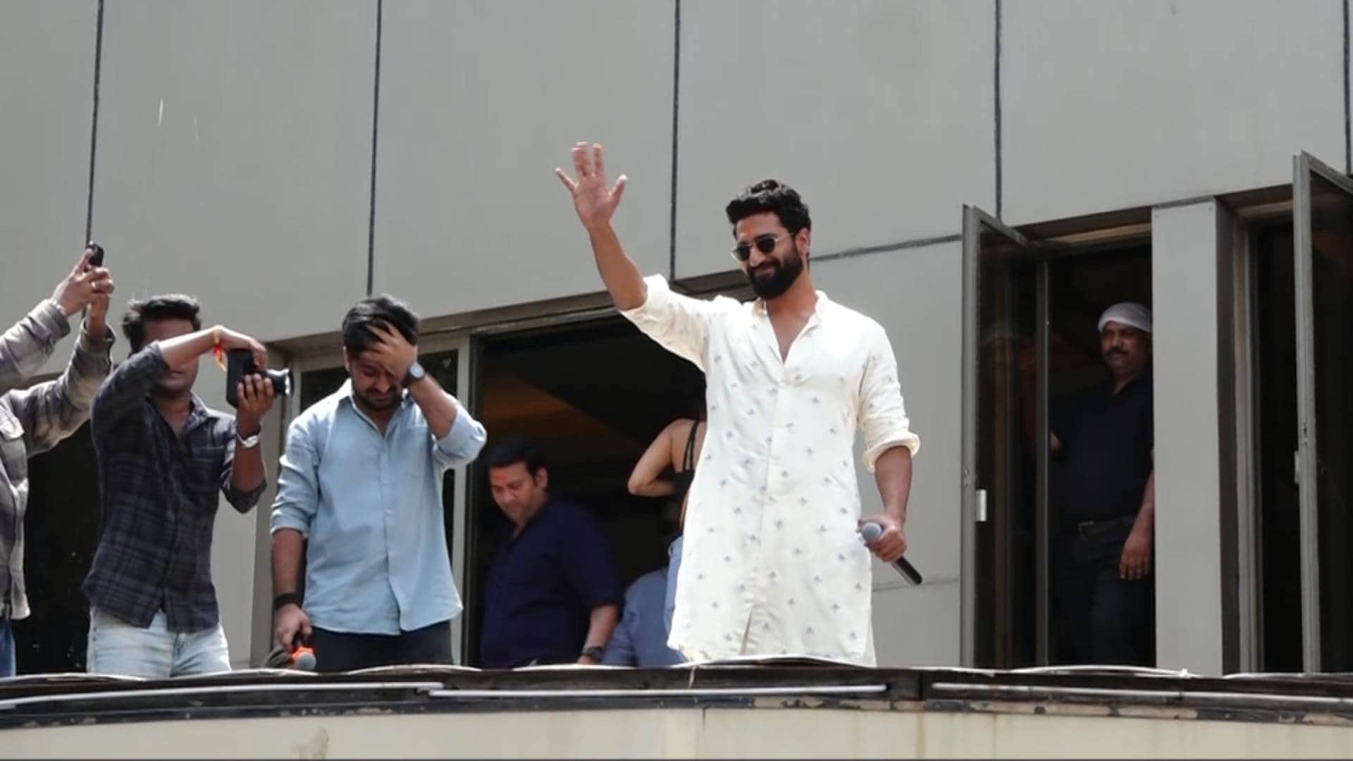 vicky kaushal seeks blessings of siddhivinayak mandir unveils his teaser first look from chhaava pics viral