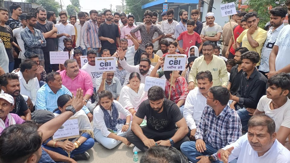 Police stopped Congress leaders who were going to surround the assembly in gadarpur