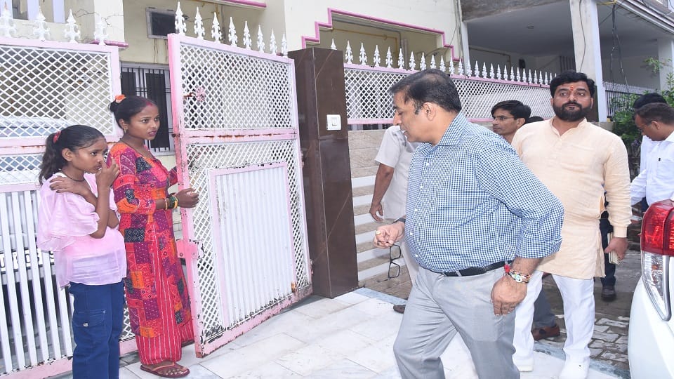 Principal Secretary of Urban Development Department verify sewer and water scheme works