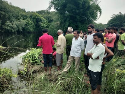 Gonda: Two real sisters jumped into the river with their hands tied, died, were troubled by the torture of the