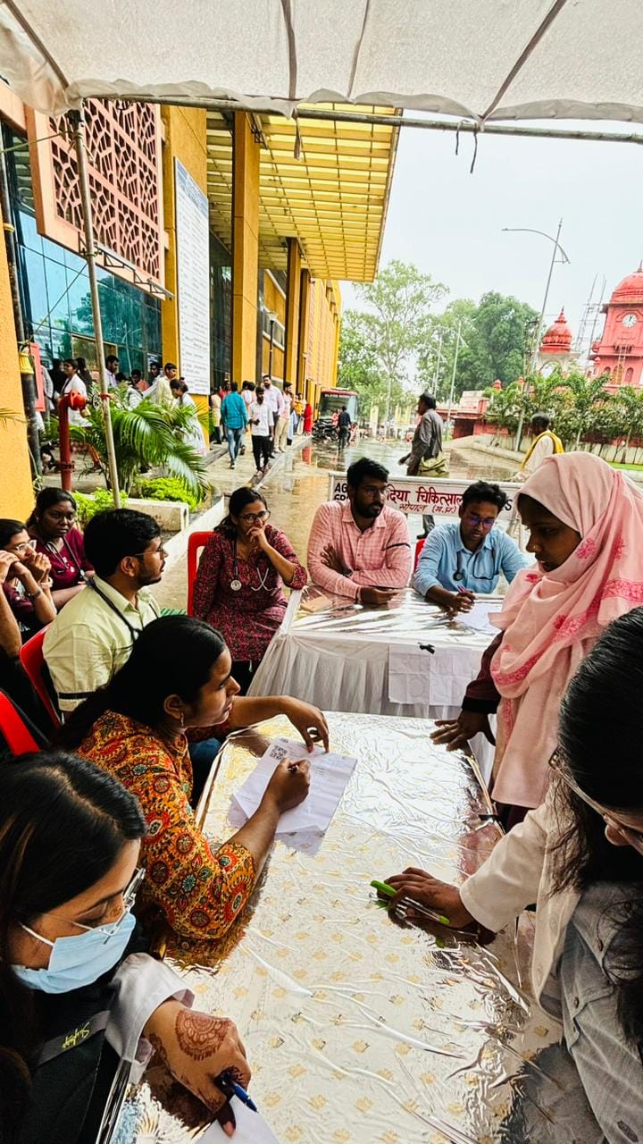 JUDA's protest continues in Kolkata case, parallel OPD set up in Hamidia, AIIMS doctors' strike continues