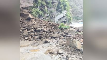 Himachal Weather: Woman dies after being hit by stones falling from a hill, landslide on NH in Shimla-Mandi