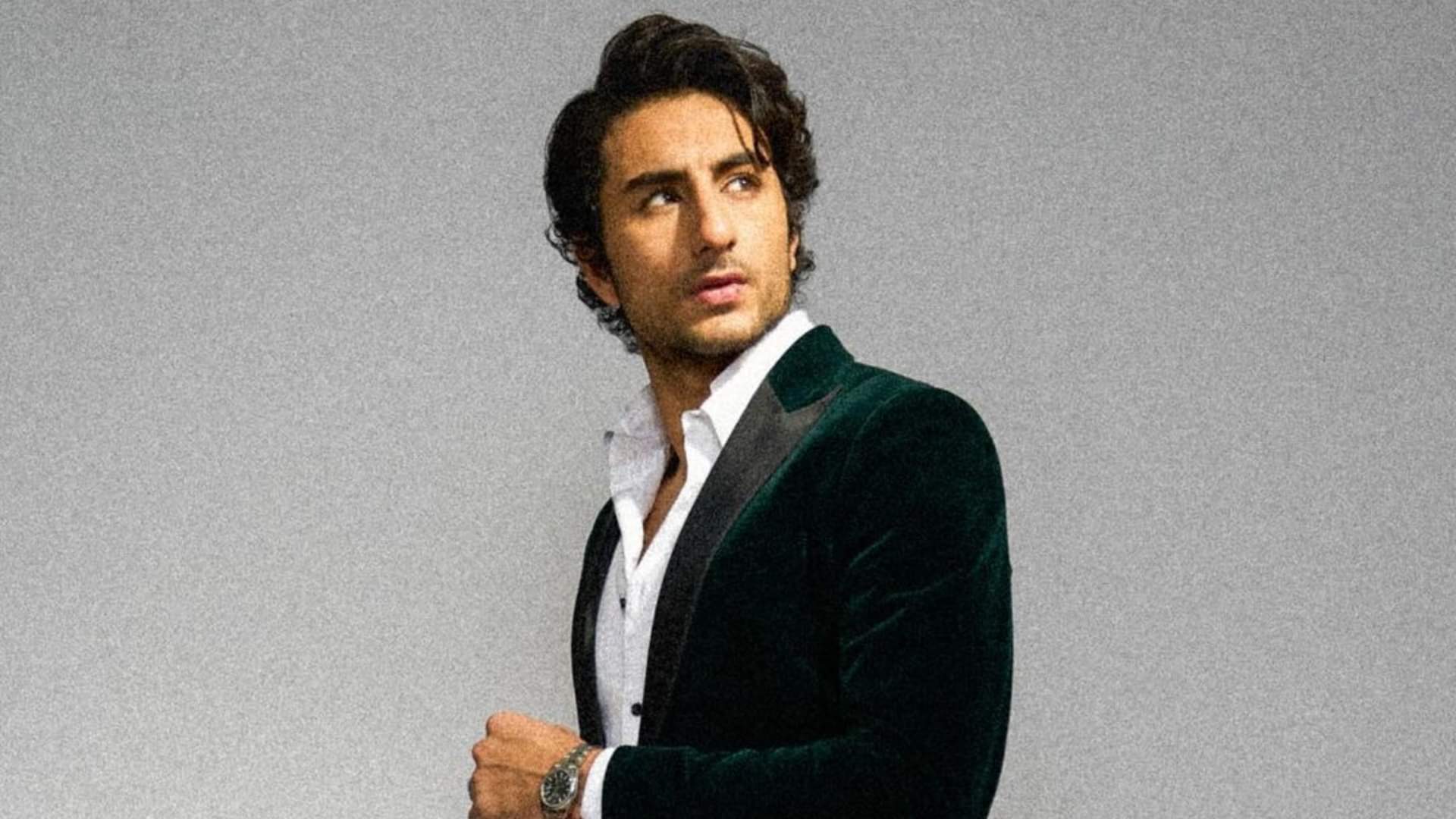 Saif Ali Khan Son Ibrahim Ali Khan Gym Bag Have Bizarre Item Social Media User Troll Him