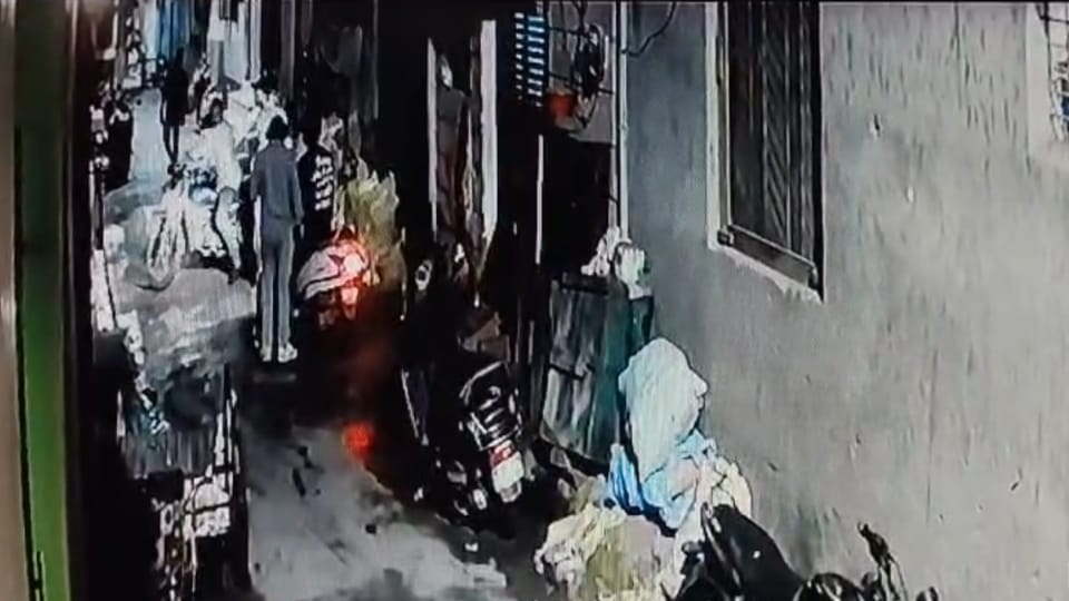 Haridwar Crime Panic spread in colony by firing in air video goes viral