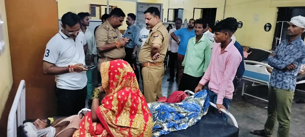 2.53 lakhs looted from a bike riding couple, miscreants beat the husband, police engaged in investigation