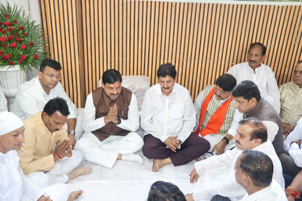Indore News: CM reached the residence of BJP MLA Ramesh Mendola, expressed condolences on the death of Mendola