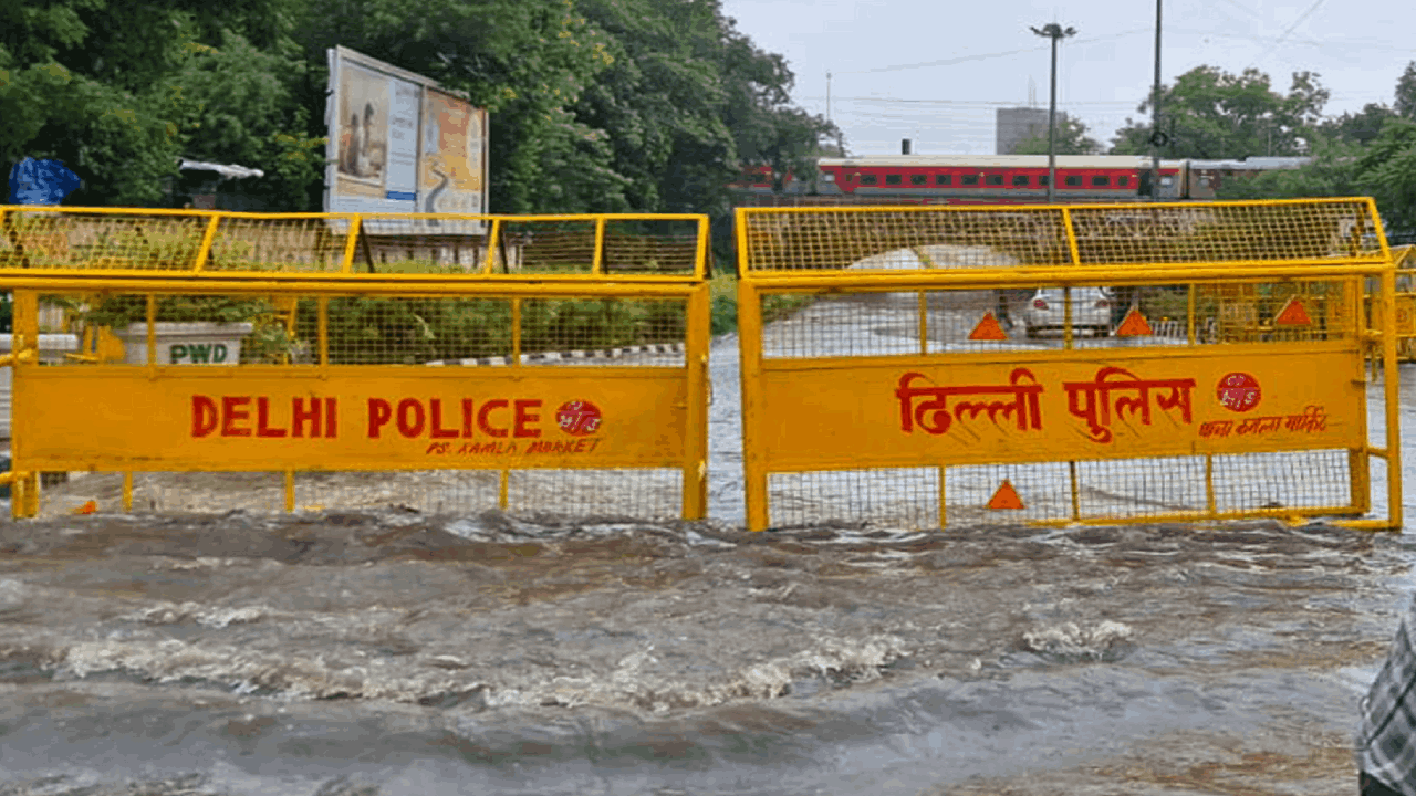 Delhi NCR rain today after heavy traffic see photos