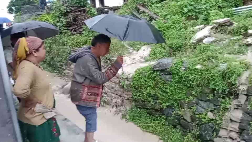 Uttarakhand Weather Heavy Rainfall In Chamoli water and debris entered Pagan village people panic