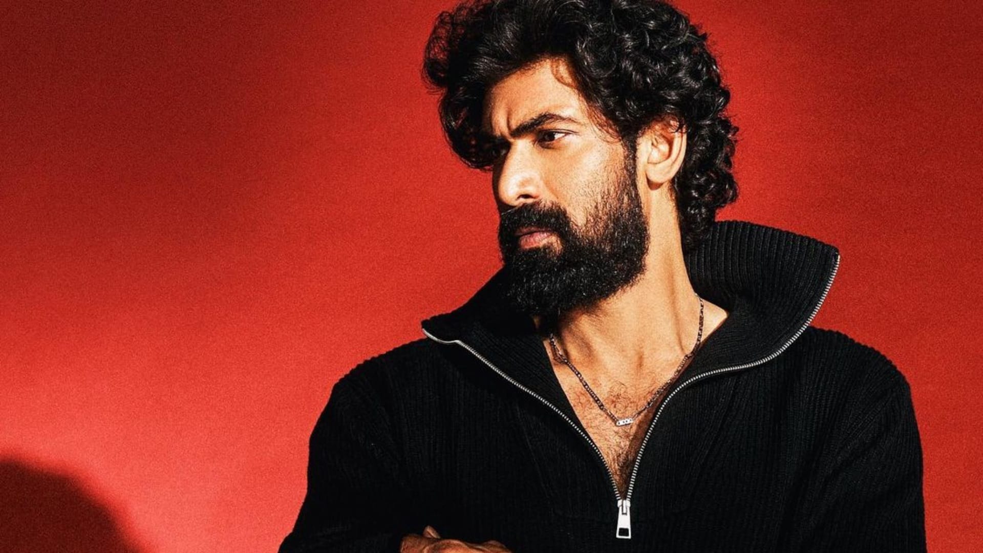 Bahubali actor rana daggubati stops his car on road give autograph and take selfie with fans