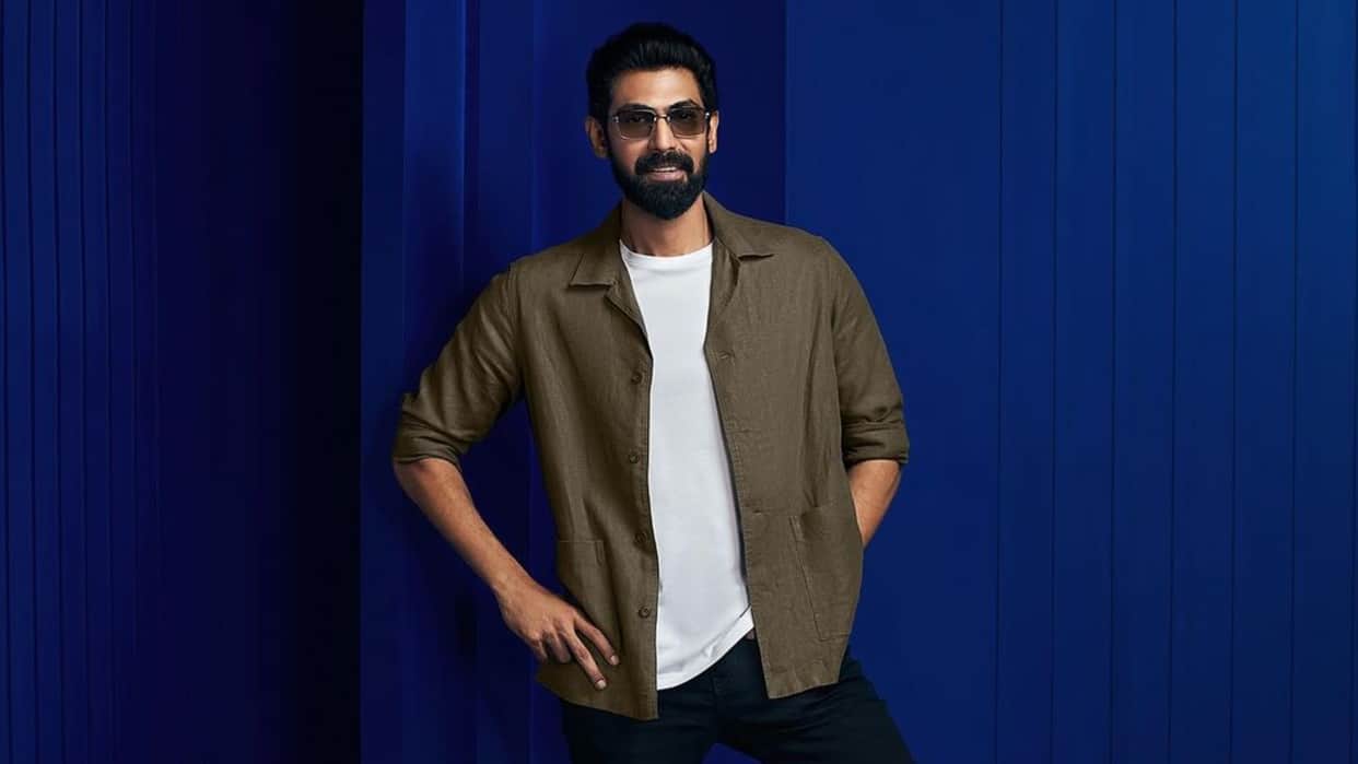 Bahubali actor rana daggubati stops his car on road give autograph and take selfie with fans