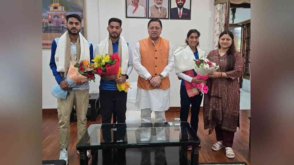 Uttarakhand Players Ankita Dhyani Paramjit and Suraj Panwar Met CM Dhami after returned from Paris Olympic