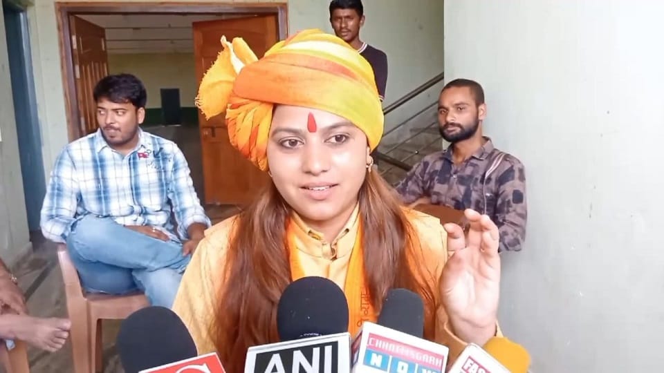 Hindu pop singer roar poet said If everyone becomes Sanatani then why fear in jashpur